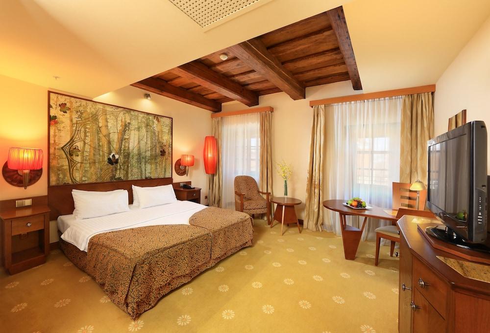 Отель Lindner Castle, Part Of Jdv By Hyatt 4*